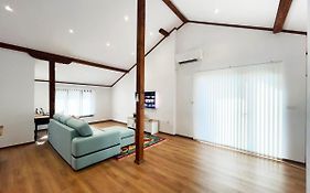 Stylish Loft Studio With Great View To Ardino